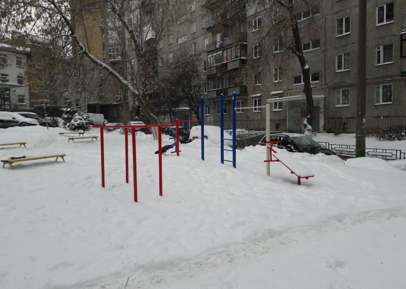 Площадка для воркаута в городе Нижний Новгород №6035 Маленькая Современная фото