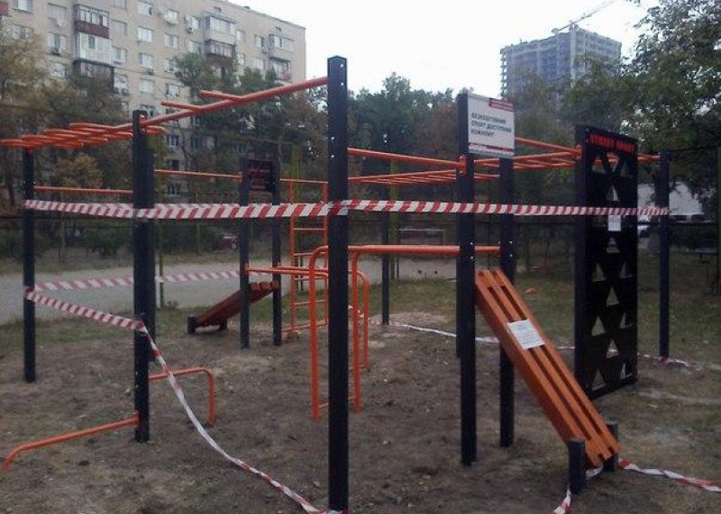 Площадка для воркаута в городе Киев №6040 Маленькая Современная фото