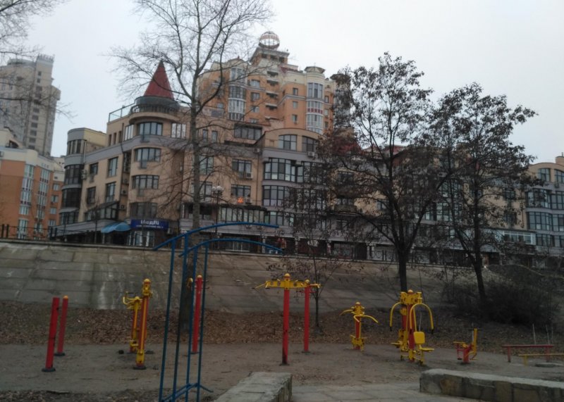 Площадка для воркаута в городе Киев №6087 Средняя Современная фото