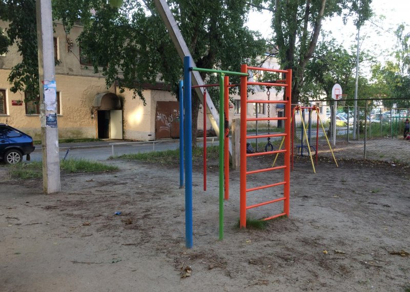 Площадка для воркаута в городе Екатеринбург №7239 Маленькая Современная фото
