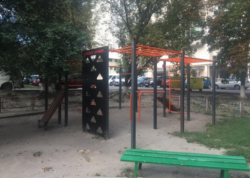 Площадка для воркаута в городе Киев №7369 Маленькая Современная фото