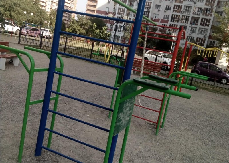 Площадка для воркаута в городе Краснодар №7543 Маленькая Современная фото