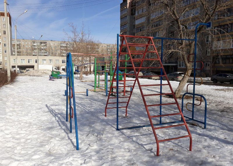 Площадка для воркаута в городе Екатеринбург №8360 Маленькая Современная фото