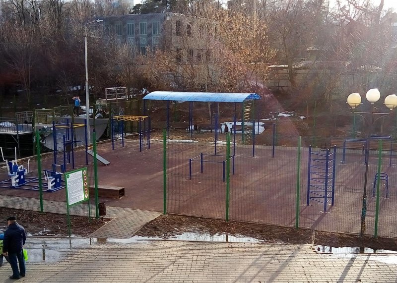 Площадка для воркаута в городе Красногорск №8380 Средняя Современная фото