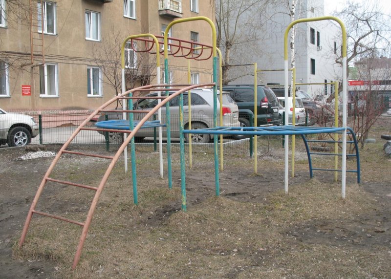 Площадка для воркаута в городе Новосибирск №8391 Маленькая Современная фото