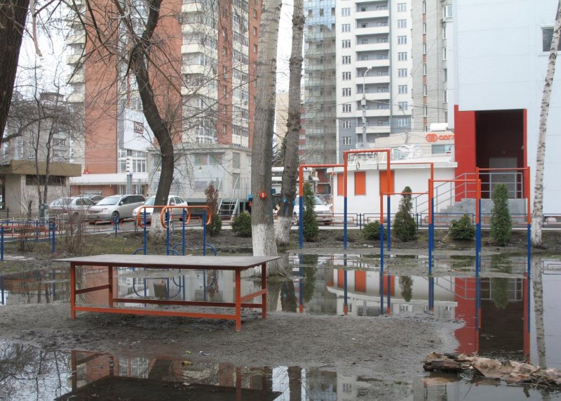 Площадка для воркаута в городе Новосибирск №8431 Маленькая Современная фото