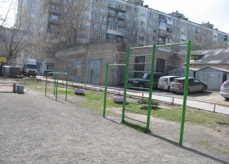 Площадка для воркаута в городе Новосибирск №8447 Маленькая Современная фото