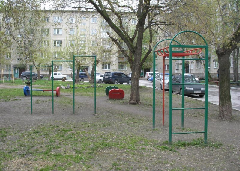 Площадка для воркаута в городе Новосибирск №8536 Маленькая Современная фото