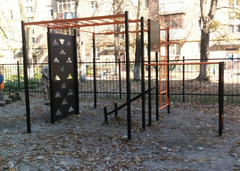 Площадка для воркаута в городе Киев №9228 Маленькая Современная фото