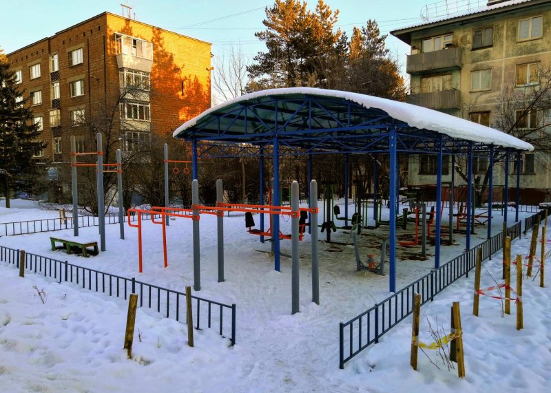Площадка для воркаута в городе Иркутск №9335 Средняя Современная фото