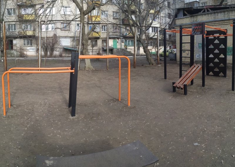 Площадка для воркаута в городе Киев №9389 Средняя Современная фото