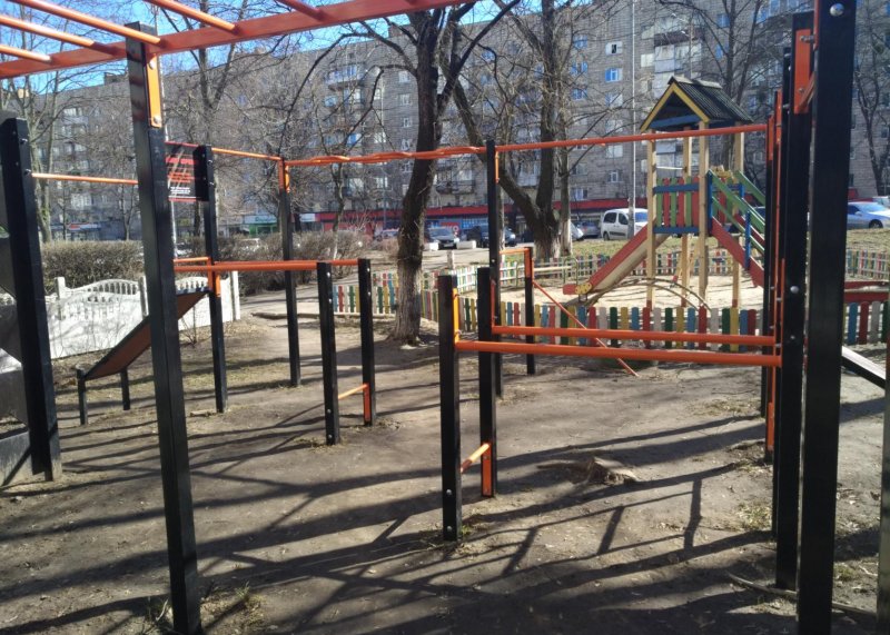 Площадка для воркаута в городе Киев №9427 Маленькая Современная фото