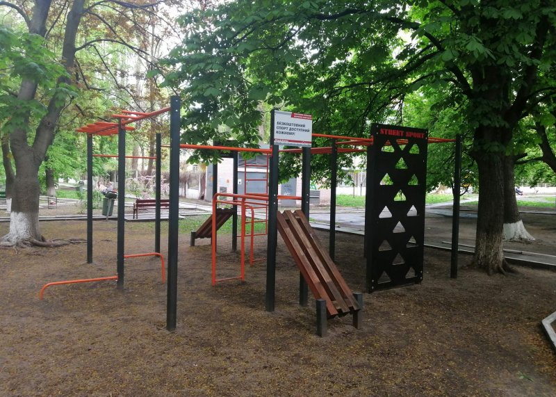 Площадка для воркаута в городе Киев №9600 Маленькая Современная фото