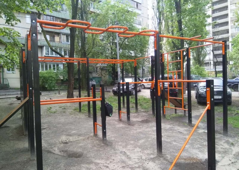 Площадка для воркаута в городе Киев №9630 Средняя Современная фото