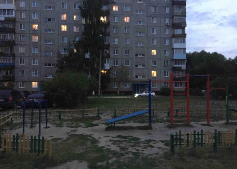 Площадка для воркаута в городе Нижний Новгород №9878 Маленькая Современная фото