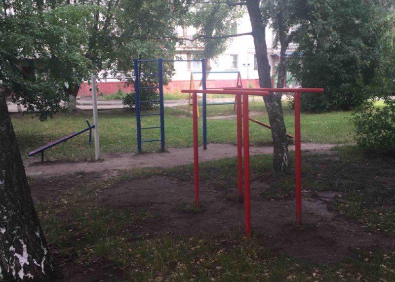 Площадка для воркаута в городе Нижний Новгород №9904 Маленькая Современная фото