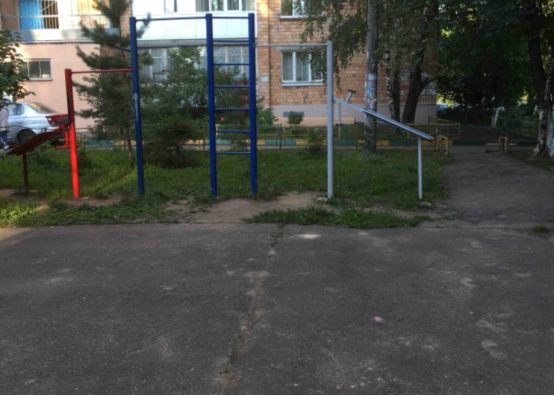 Площадка для воркаута в городе Нижний Новгород №9944 Маленькая Современная фото