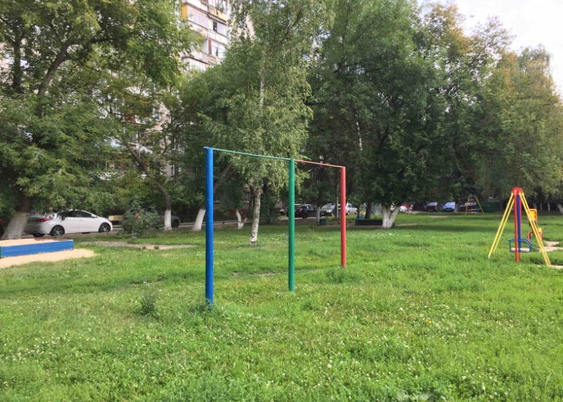 Площадка для воркаута в городе Нижний Новгород №9953 Маленькая Современная фото