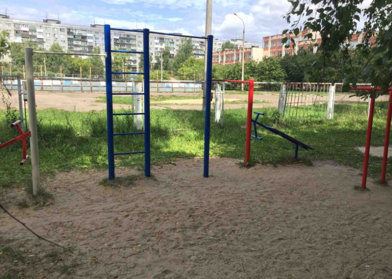 Площадка для воркаута в городе Нижний Новгород №9959 Маленькая Современная фото