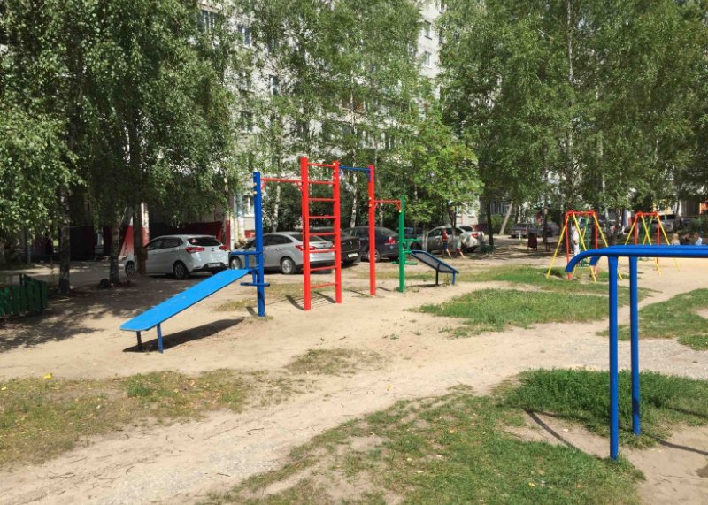 Площадка для воркаута в городе Нижний Новгород №9964 Маленькая Современная фото