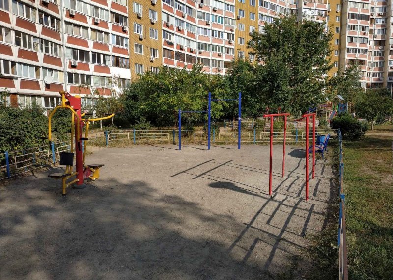 Площадка для воркаута в городе Киев №10100 Маленькая Современная фото
