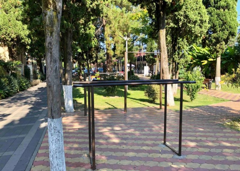Площадка для воркаута в городе Сочи №10248 Маленькая Современная фото