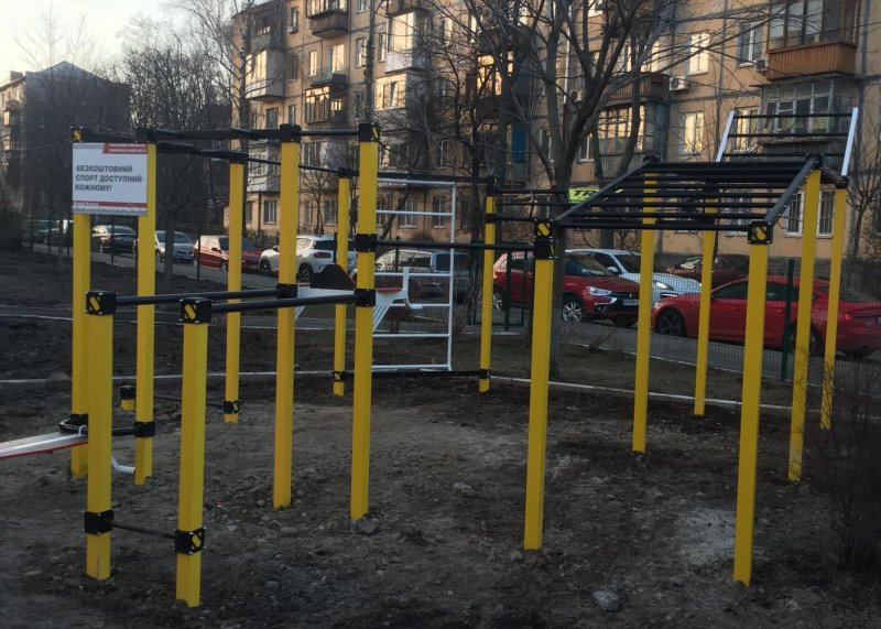 Площадка для воркаута в городе Киев №10479 Средняя Современная фото