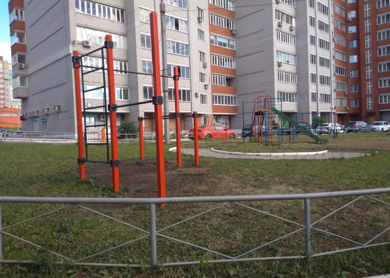 Площадка для воркаута в городе Ижевск №10826 Маленькая Современная фото
