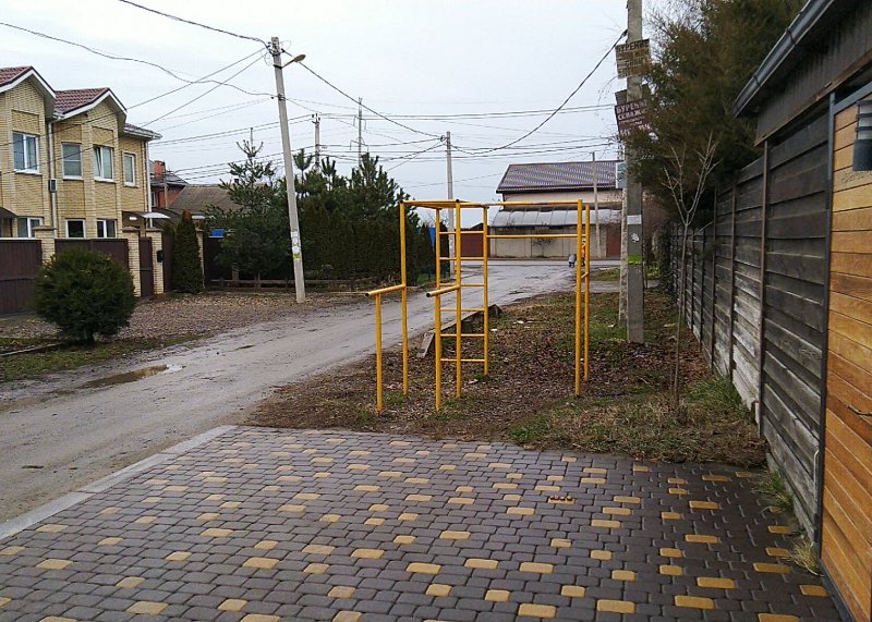 Площадка для воркаута в городе Краснодар №11179 Маленькая Современная фото