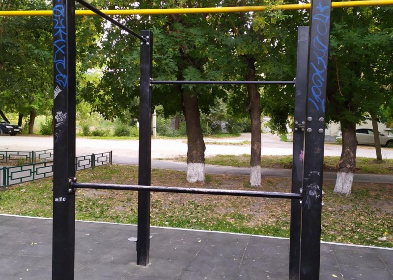 Площадка для воркаута в городе Тюмень №11546 Маленькая Современная фото