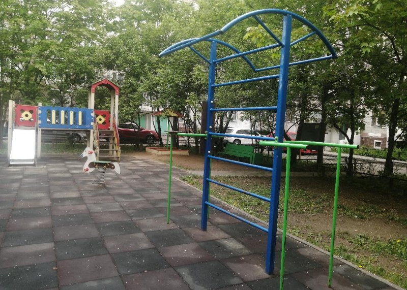 Площадка для воркаута в городе Мытищи №11813 Маленькая Современная фото