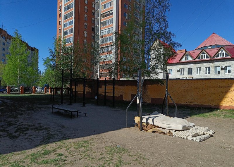 Площадка для воркаута в городе Тюмень №12396 Средняя Современная фото