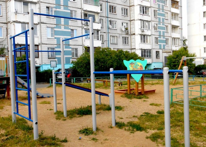 Площадка для воркаута в городе Сергиев Посад №12515 Маленькая Современная фото