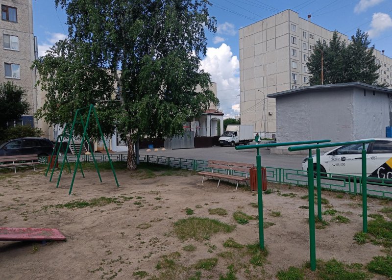 Площадка для воркаута в городе Тюмень №12578 Маленькая Современная фото