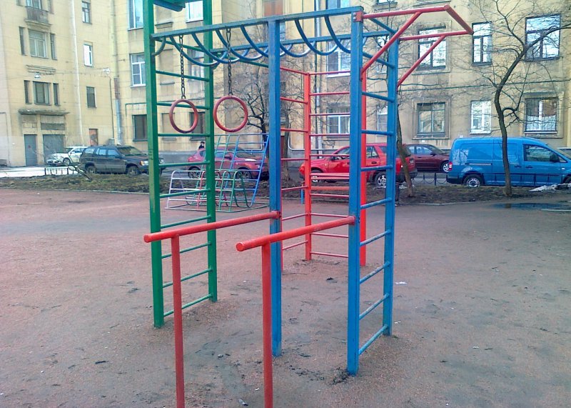 Площадка для воркаута в городе Санкт-Петербург №2063 Маленькая Современная фото