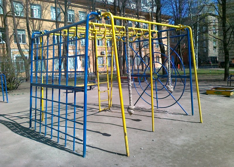 Площадка для воркаута в городе Санкт-Петербург №2134 Маленькая Современная фото
