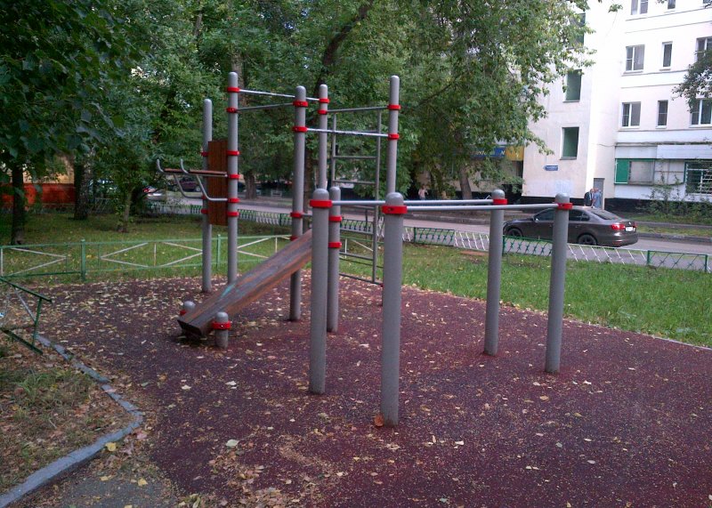 Площадка для воркаута в городе Москва №4001 Маленькая Хомуты фото