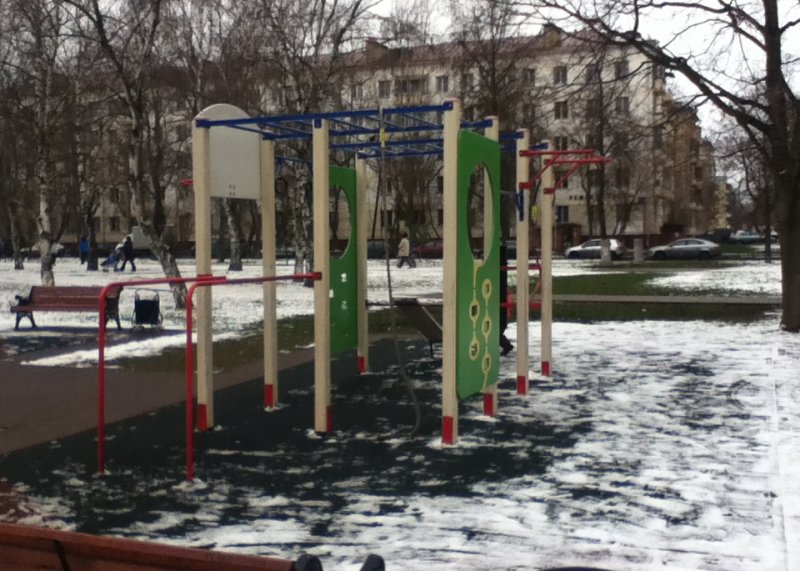 Площадка для воркаута в городе Москва №4721 Маленькая Современная фото