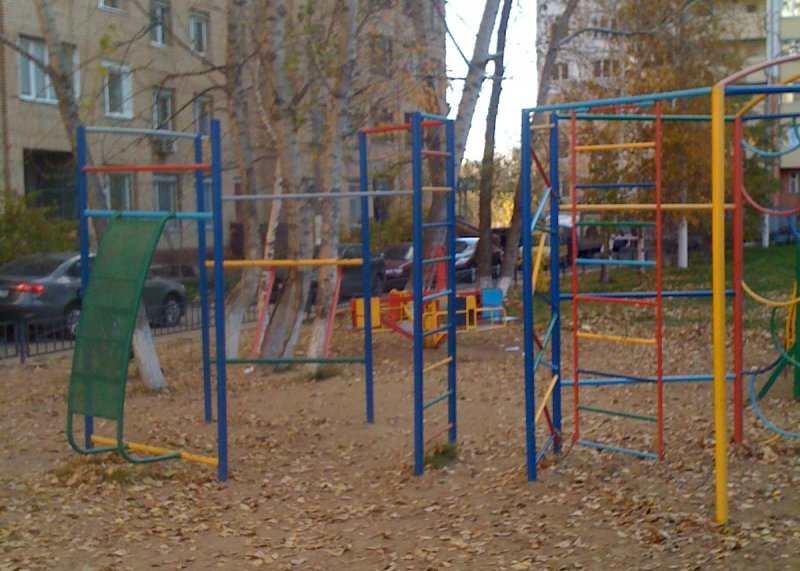 Площадка для воркаута в городе Красногорск №4521 Маленькая Современная фото