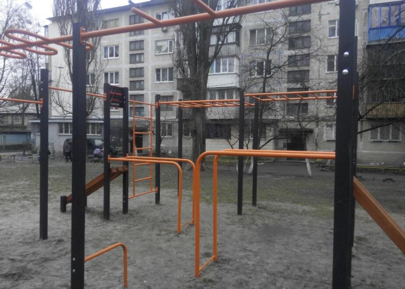 Площадка для воркаута в городе Киев №5008 Маленькая Современная фото