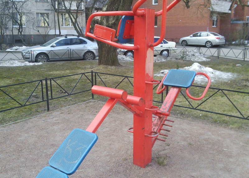 Площадка для воркаута в городе Санкт-Петербург №5020 Маленькая Современная фото