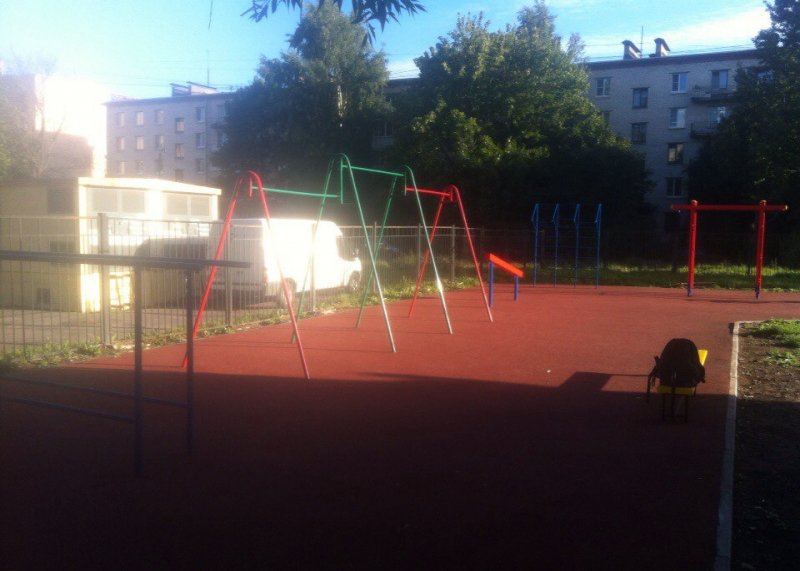 Площадка для воркаута в городе Санкт-Петербург №5082 Маленькая Современная фото