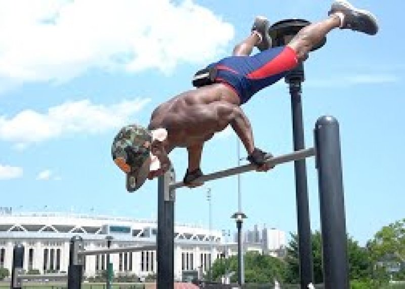 70 Year old STRONG MAN shares Calisthenics workout & Knowledge to stay forever young