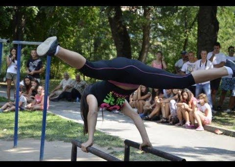 Liya Shtereva Street Workout Competition Devin - horizontal/parallel bar set