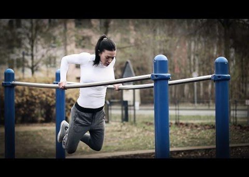 Cornelia Ritzke - Street Workout Heroine