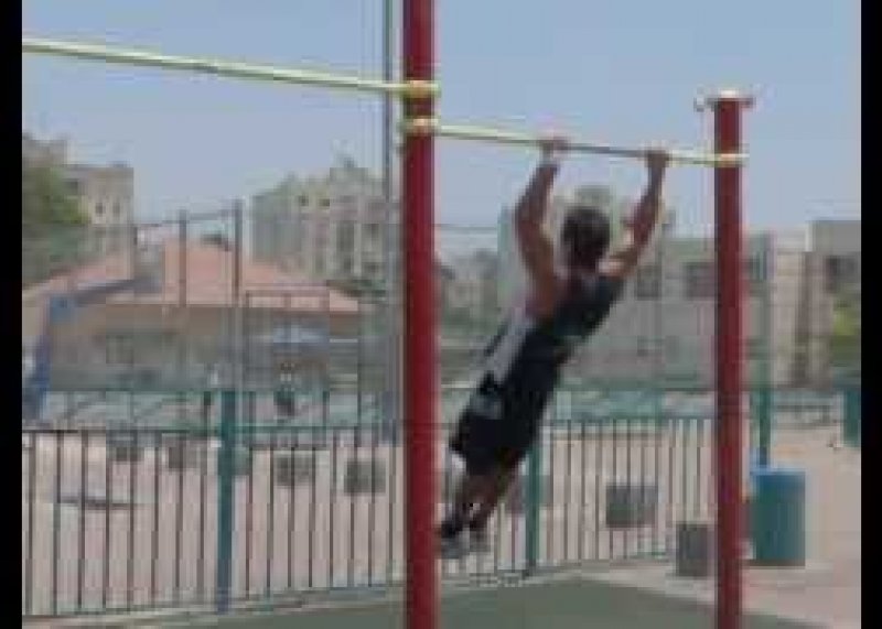 Muscle up - Jump over Bar street workout tutorial