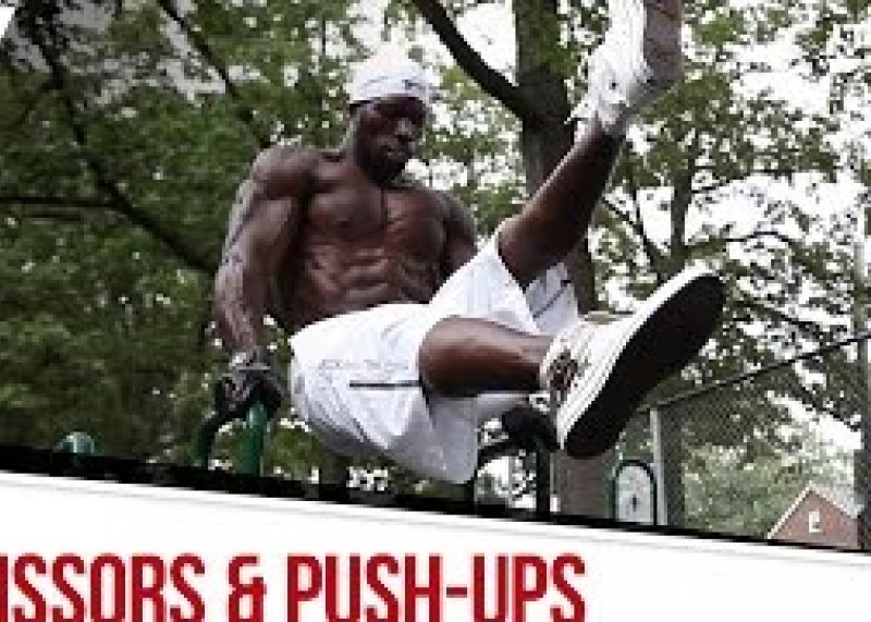 Scissors & push-ups on the parallel bars | Street Workout Training | Hannibal For King