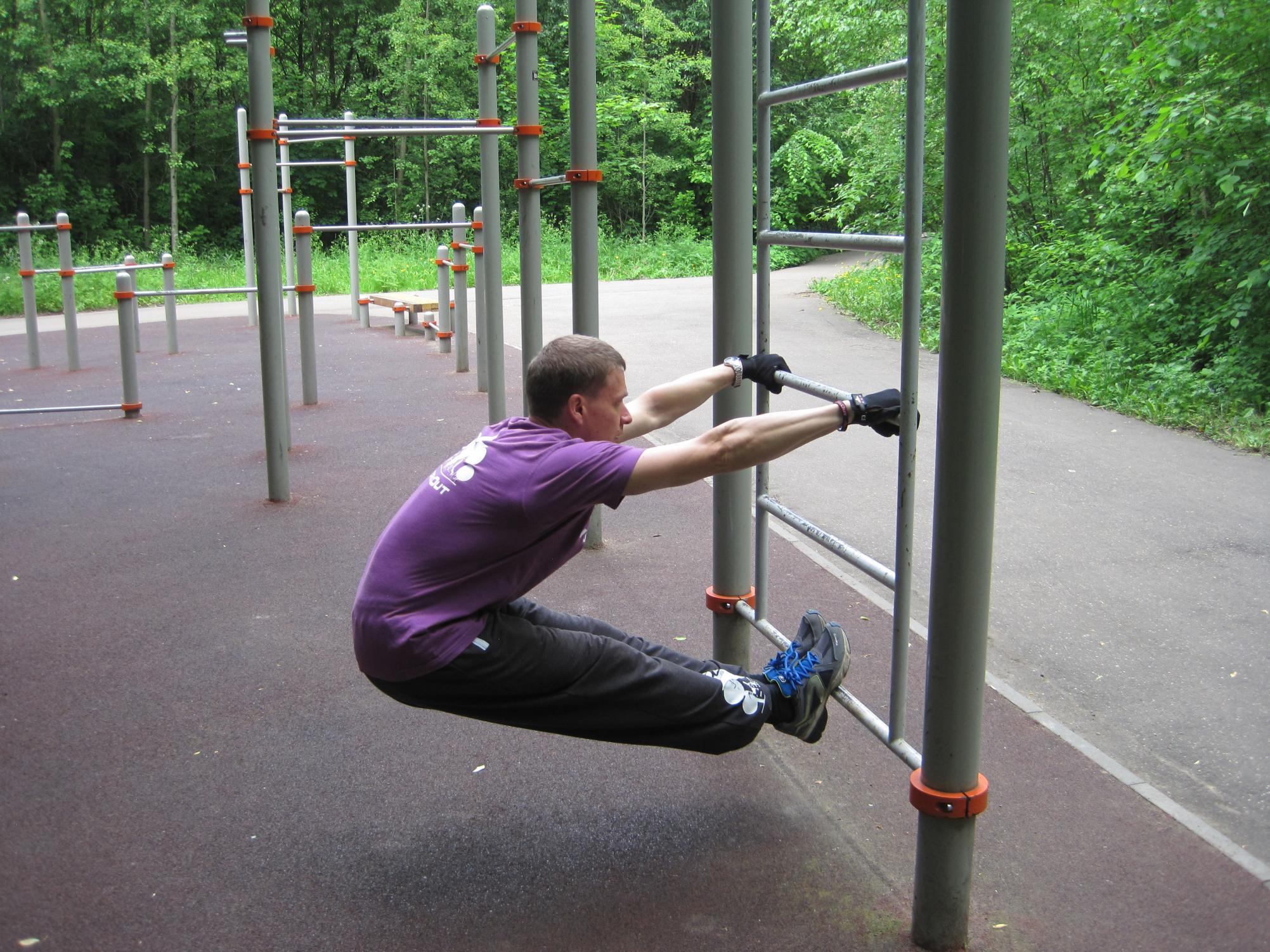 упражнения для мышц спины на шведской стенке
