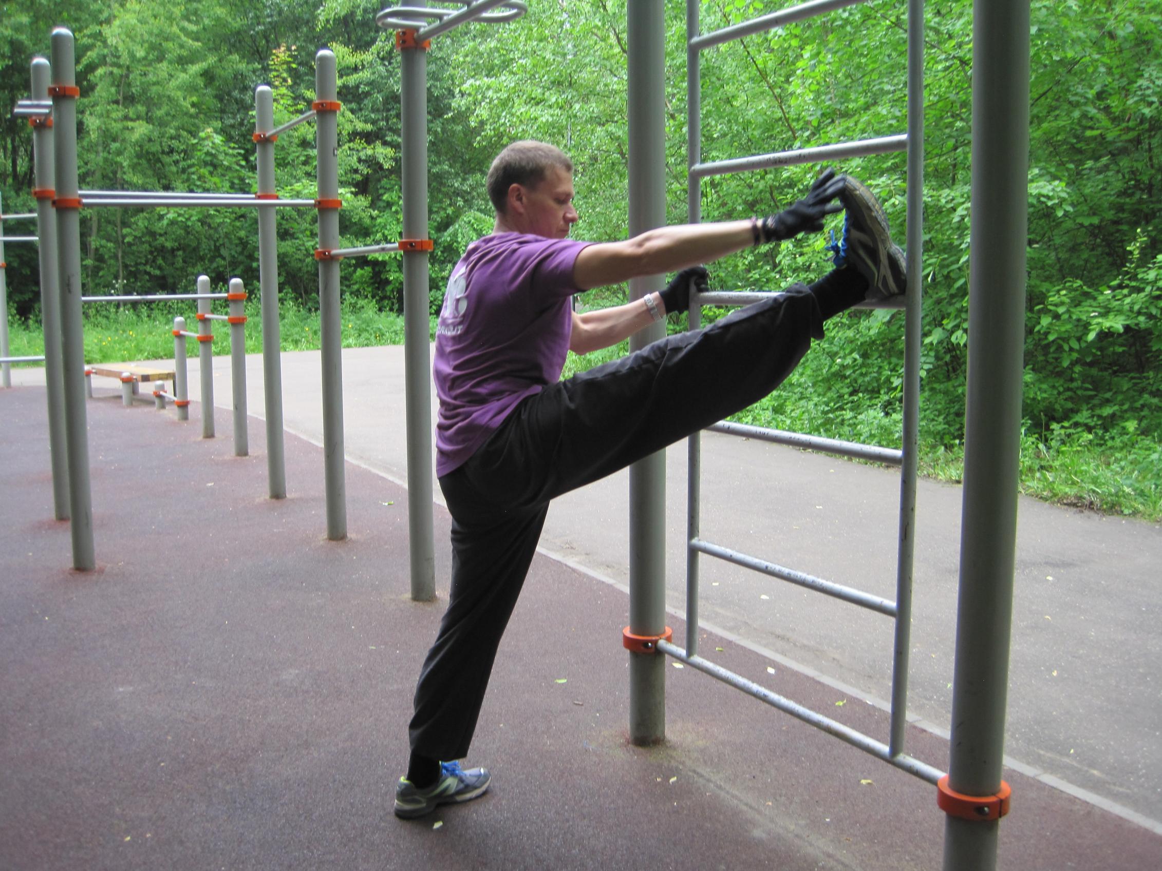 упражнения для мышц спины на шведской стенке