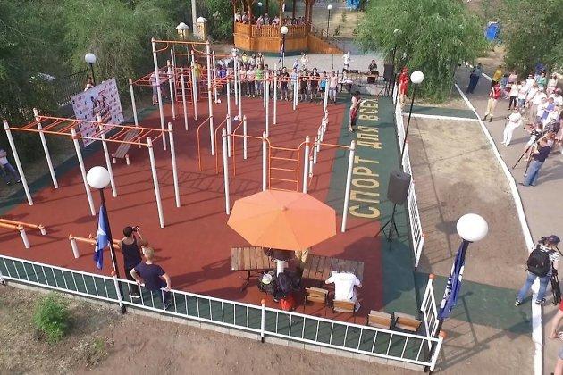 Площадку для воркаута за 900 тыс. рублей открыли в парке Дома офицеров в Чите